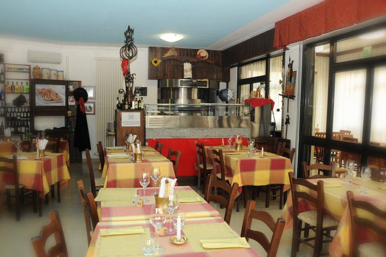 Hotel Genzianella Червия Екстериор снимка